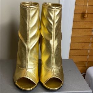 Solid gold slide in bootie